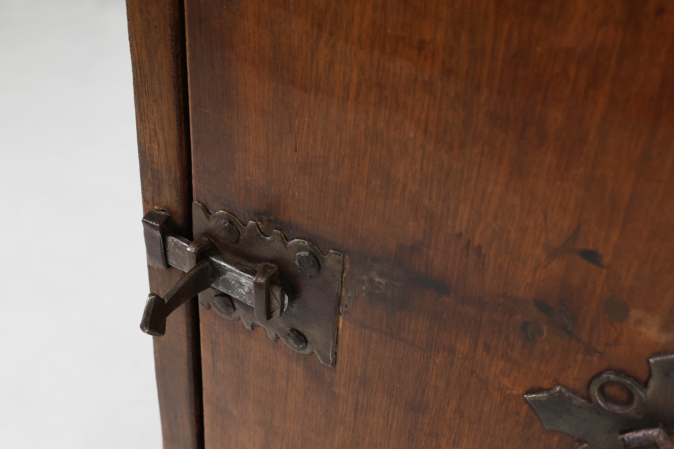 16th Century rustic cabinet in oak with ironwork, Francethumbnail